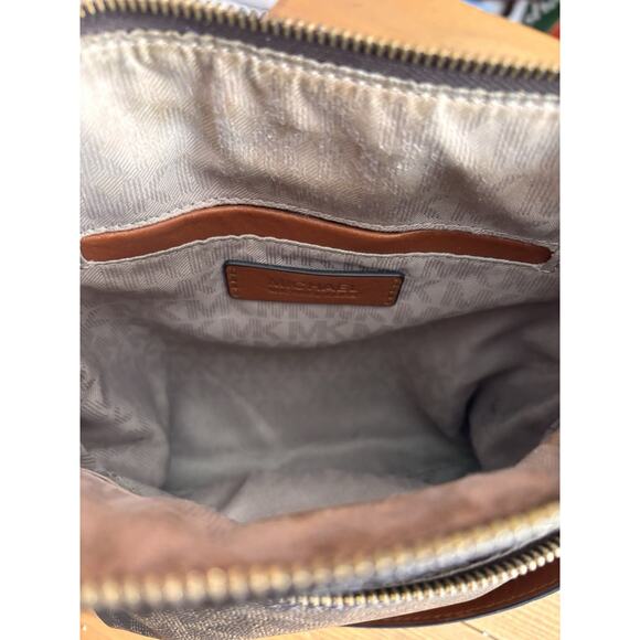 Michael Kors Signature Bedford Logo Flat Crossbody Bag - Picture 9 of 11